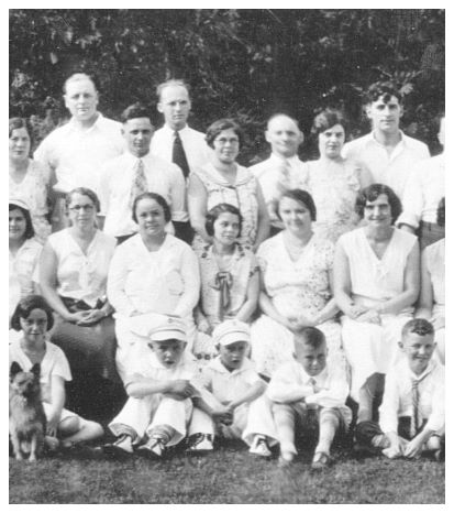 1931 - The reunion - closeup - Rob is front row, center.jpg